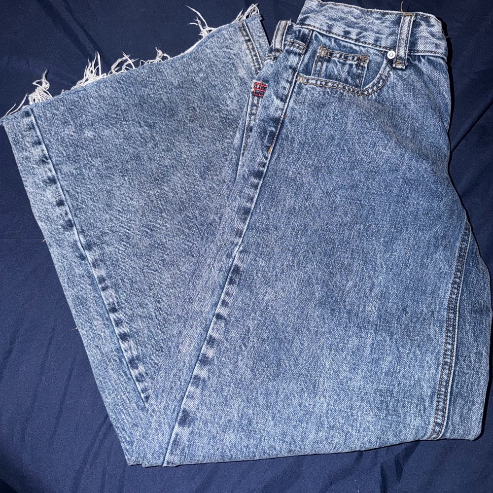 BDG Urban Outfitters A-Wise Leg Jeans
Size 24